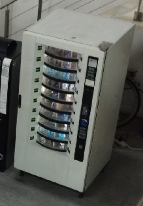 Máquina de venda automática sólidos refrigerada
