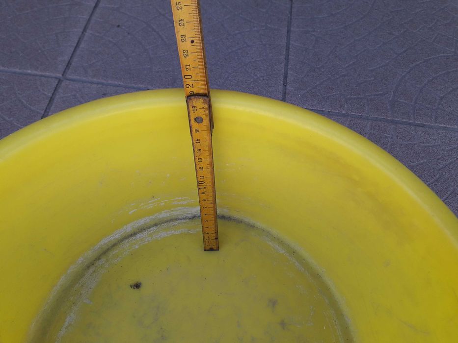 Miednica plastikowa żółta, z uchwytami po bokach,