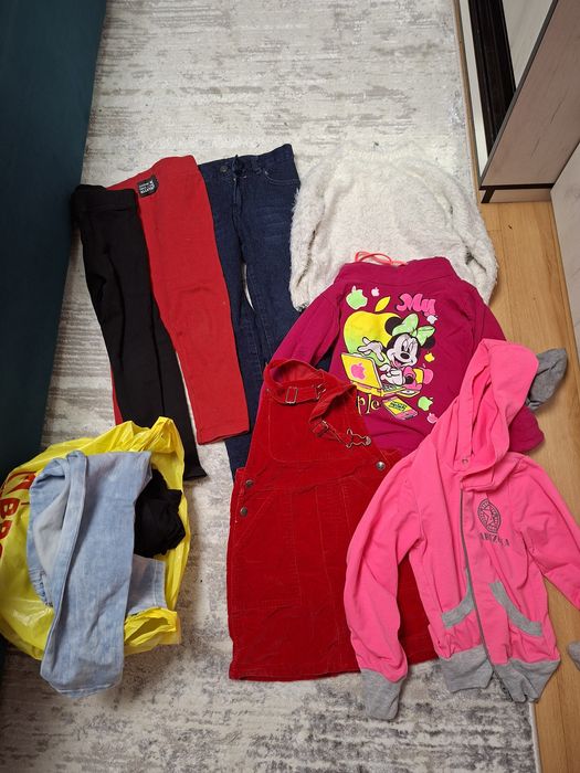 Отдам вещи на девочку.