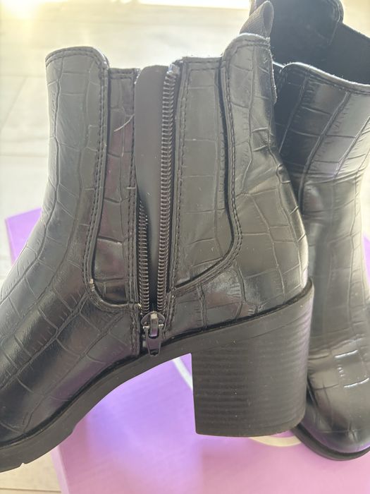 Zimowe czarne buty na koturnie