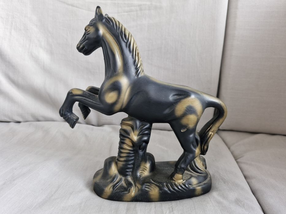 Cavalo em cerâmica