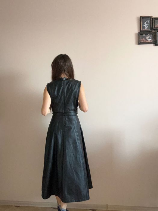 Чорне шкіряне плаття