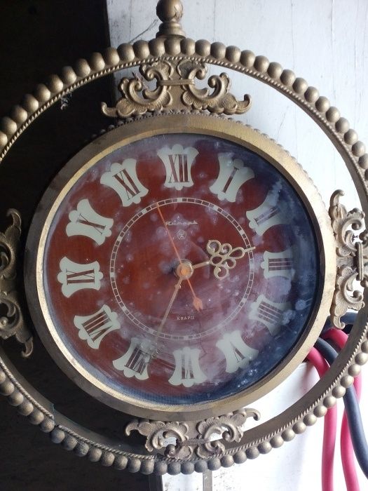Часы настенные старые