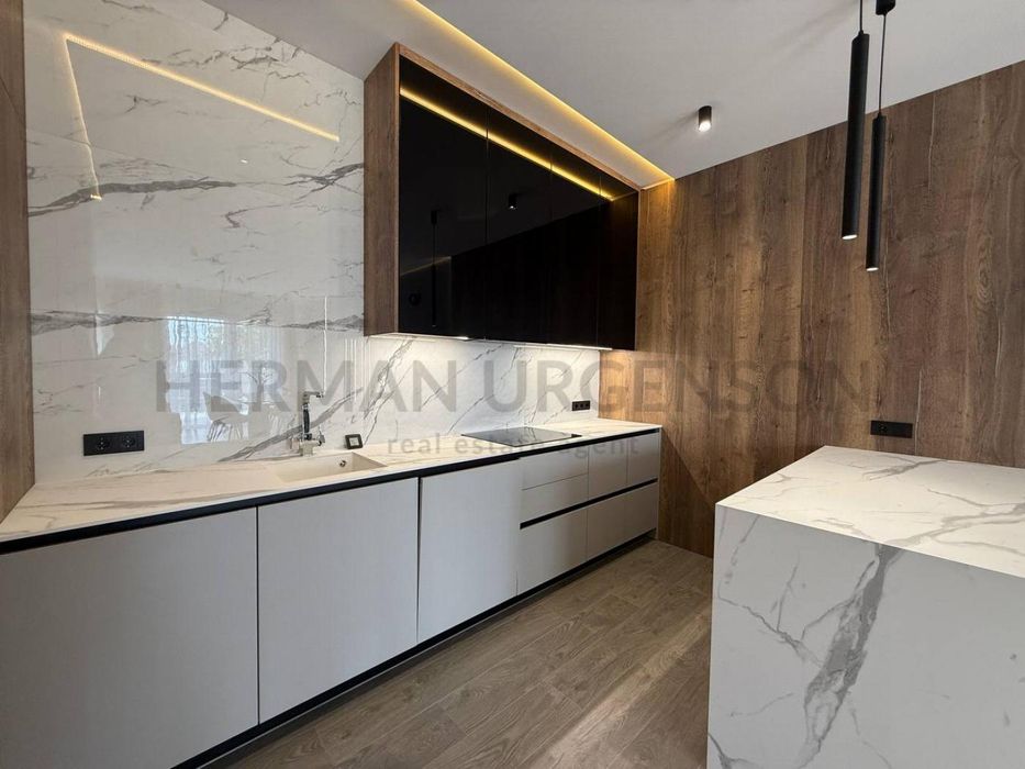 Продаж дуплексу 175 м.кв / 3.5 сотки / Ужгород, р-н Садовий