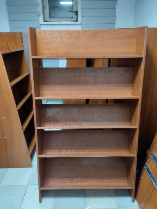 Стелажі під книги