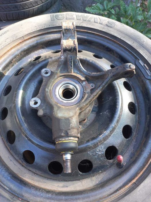 Цапфа, поворотный кулак передний правый со ступицей на Peugeot,Citroen