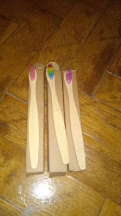 Щітки з бамбука в упаковці