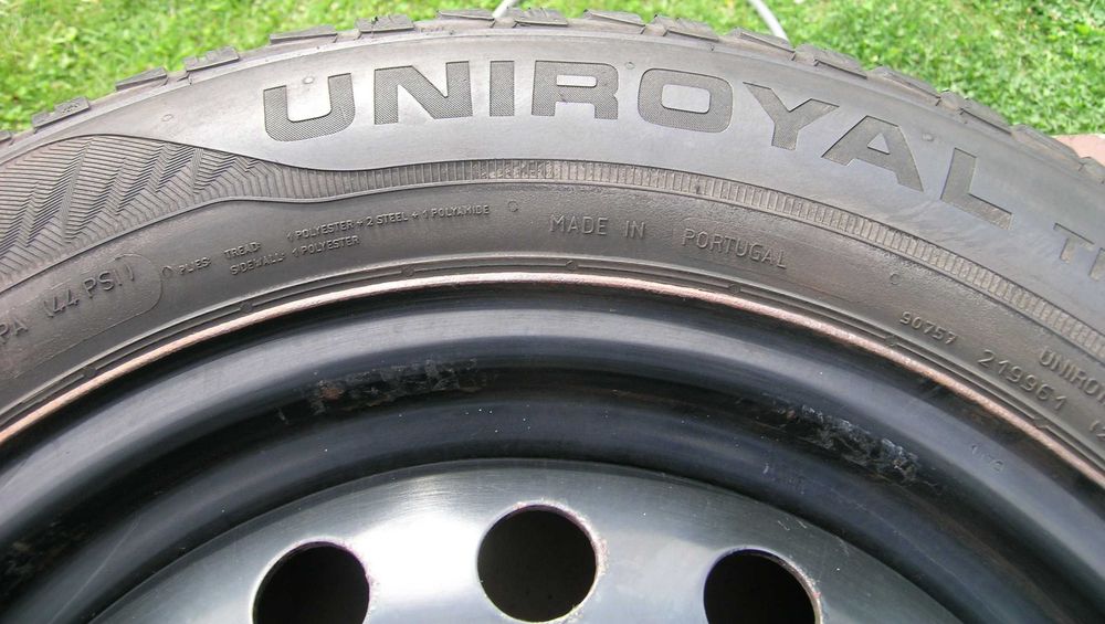 Opony zimowe UNIROYAL na stalowych felgach 15"