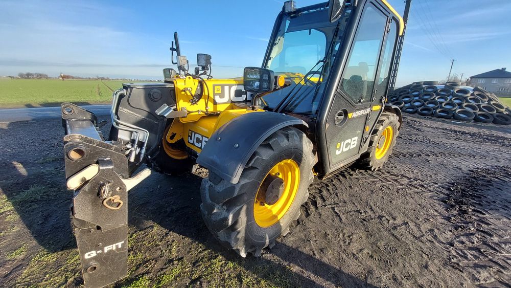 Wynajem ładowarek teleskopowych JCB