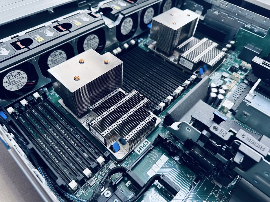 DELL Poweredge R740xd  8LFF 2x Gold 6150 128GB RAM