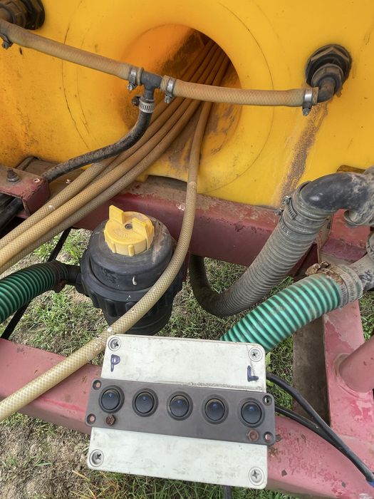 Opryskiwacz ciągany 1500l 15m Renal