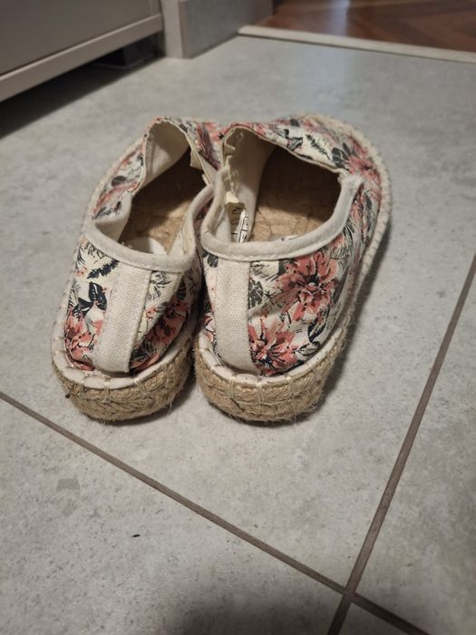 Mokasyny, buty slip on w kwiaty 37