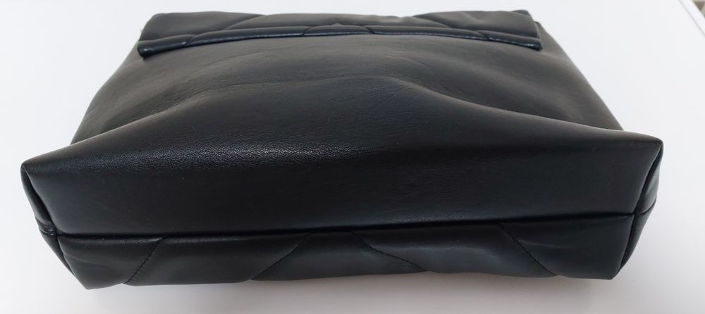 Mala Preta C/Detalhes Dourados