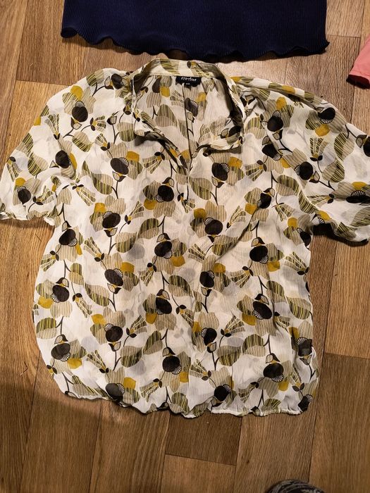 Безкоштовно віддам жіночий одяг S /М