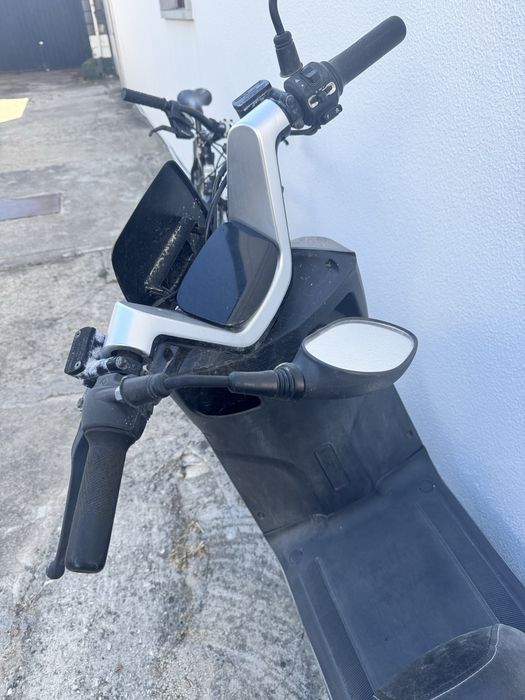 Moto com defeito para retirar pecas