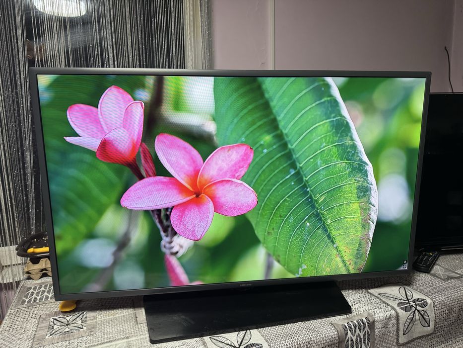 Телевізор Samsung 43