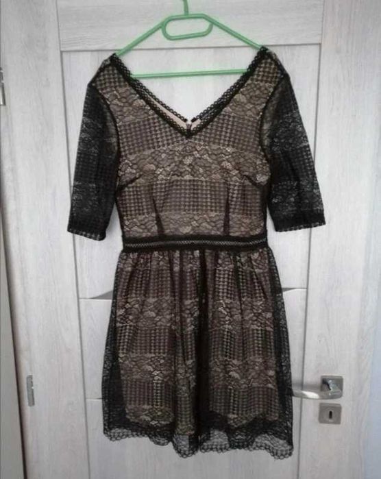 Sukienka czarna koronkowa beżowa M house
