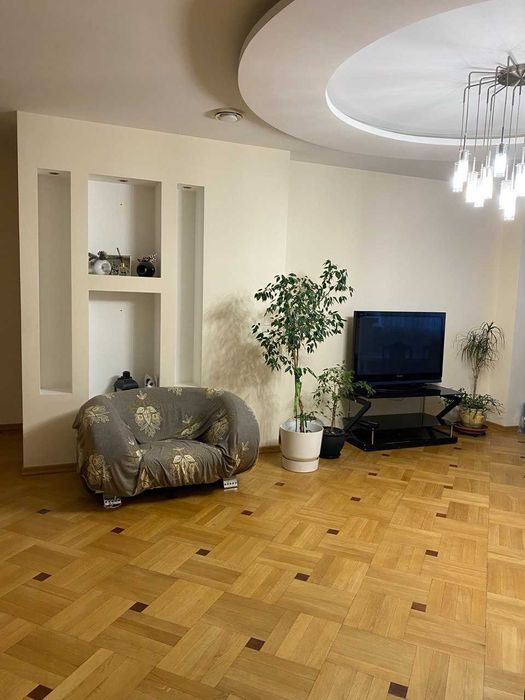 Продам 4-х комн. квартиру в центре, элитном доме  (с хорошим ремонтом)