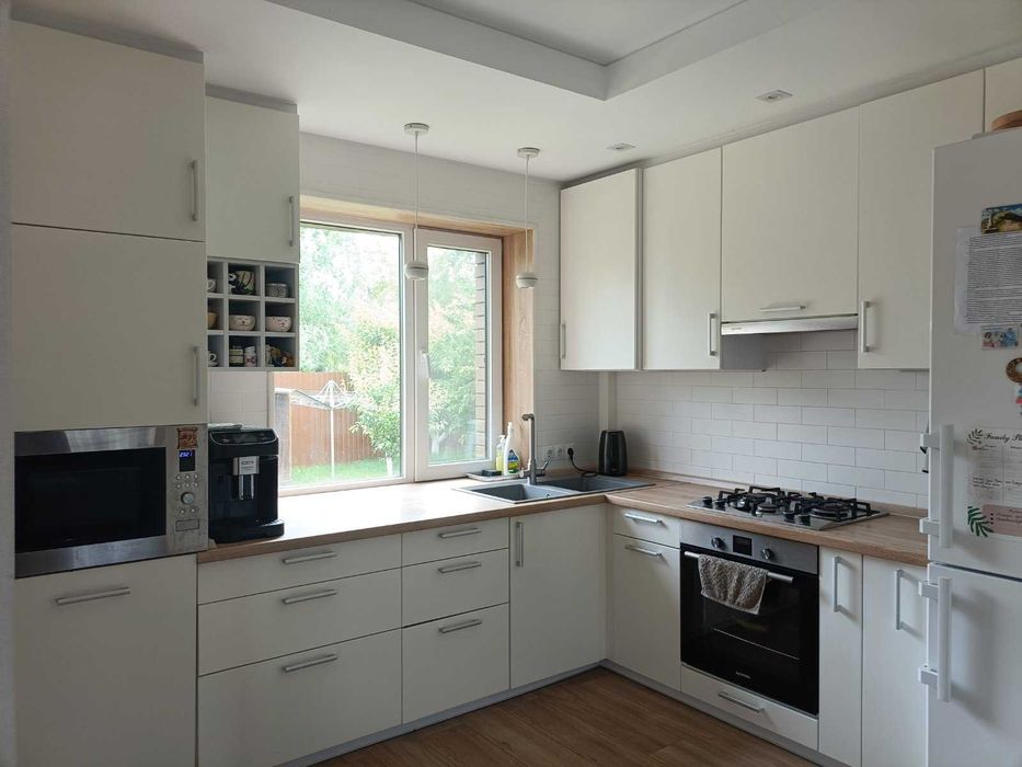 Двоповерховий сучасний будинок. р-н  Яр