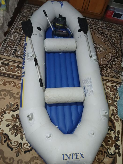 Продам лодку надувнаю