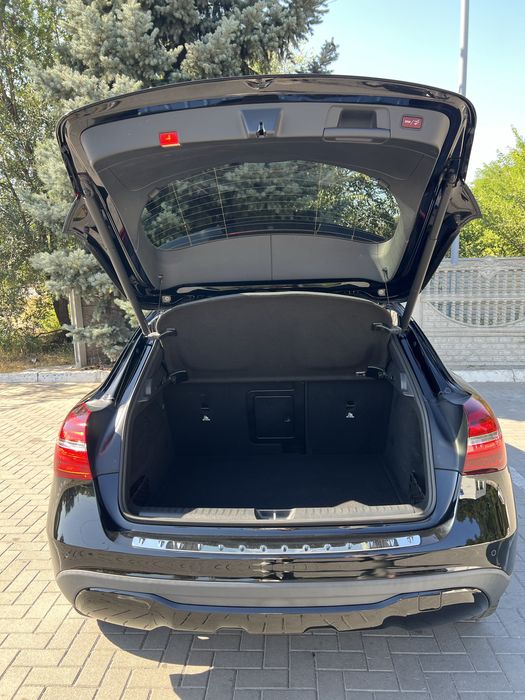 Mercedes-Benz GLA200d, 2019 рік