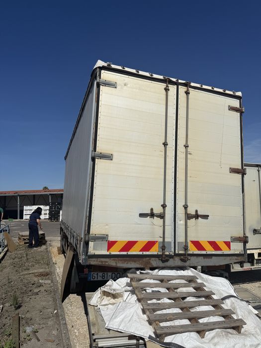 Volvo fl6 14 com lona