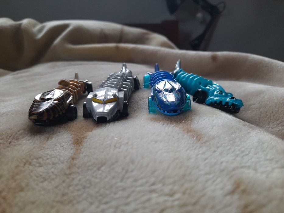 zestaw - hot wheels, figurki dinozaurów, lego hero factory