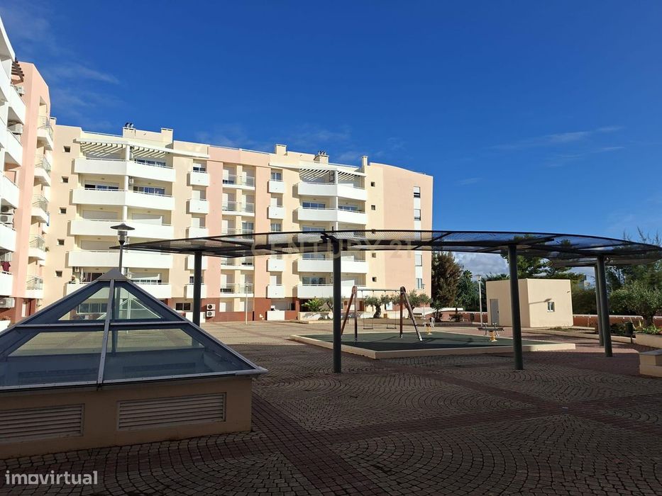 Apartamento T4, na Travessa Vera Garb junto à Universidade de Faro