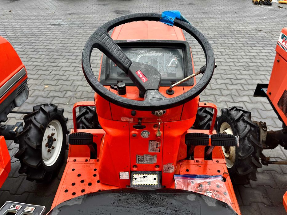 Японський мінітрактор Kubota B4