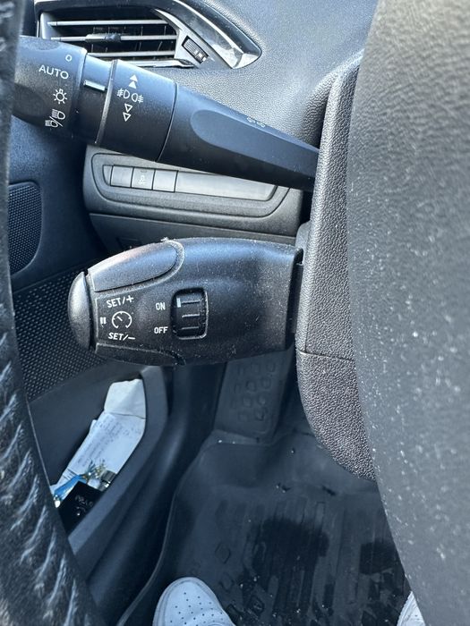 Peugeot 208 Gasóleo 1.6 BlueHdi 75 Cv