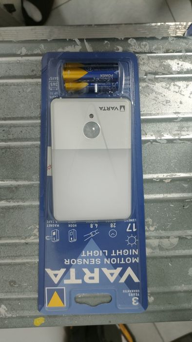 Lampka Varta z czujnikiem ruchu. Nowa