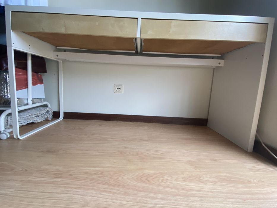Secretária IKEA branca com gavetas