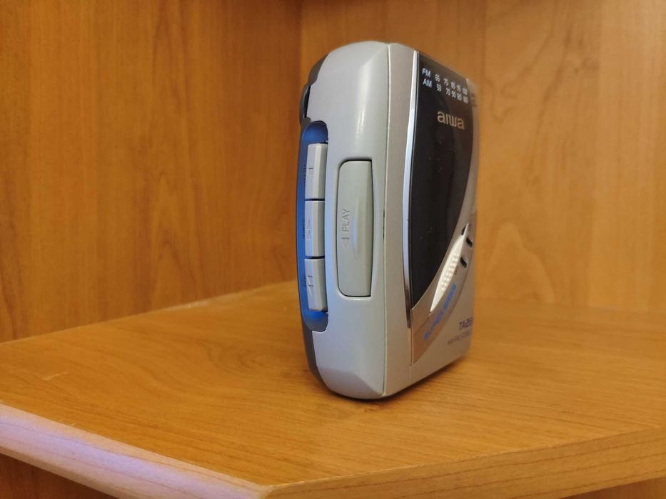 Продам кассетный плеер AIWA HS-TA213