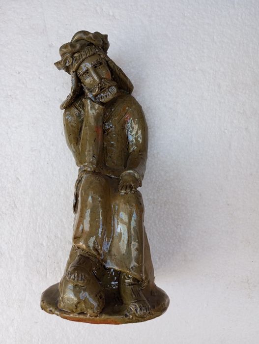 Chrystus Frasobliwy z gliny wypalany - 20 cm