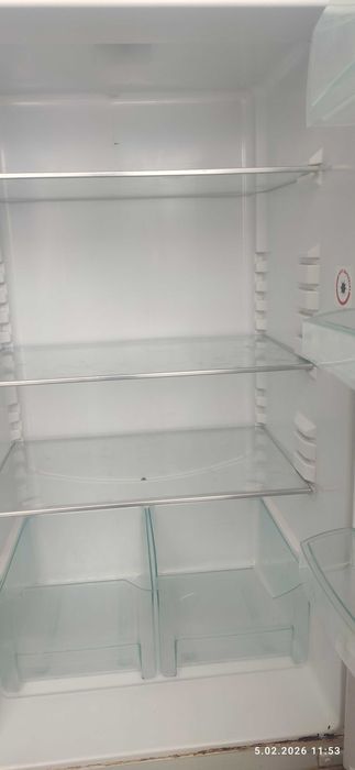 Холодильник Snaige не робочий.