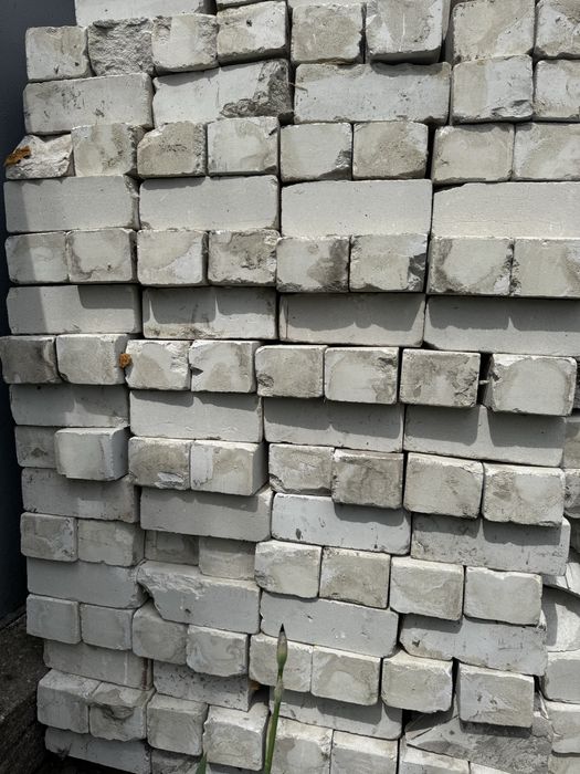 продам білу цеглу