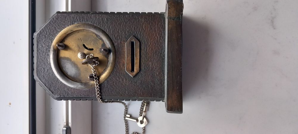 Przedwojenny polski zegar skarbonka z miasta Lwów - biały kruk. .