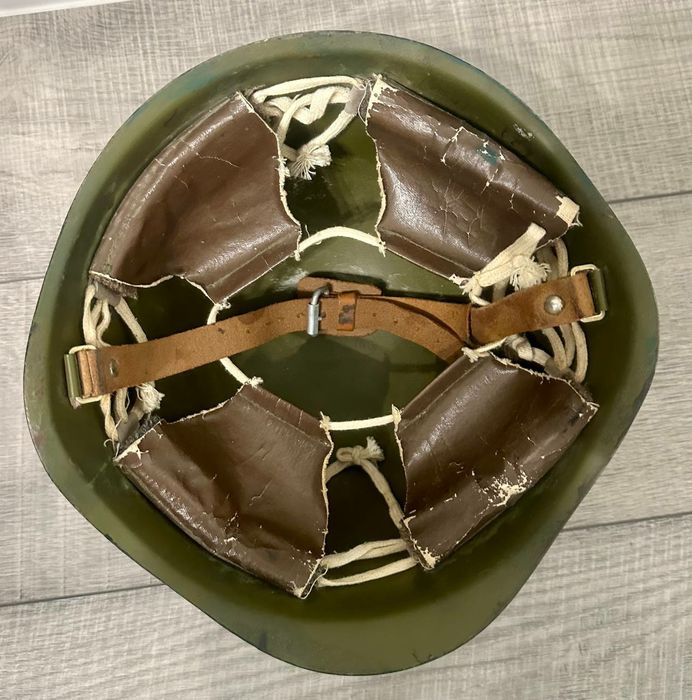 Каска військова на подарунок