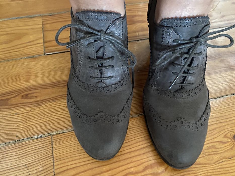 Sapatos de pele com salto