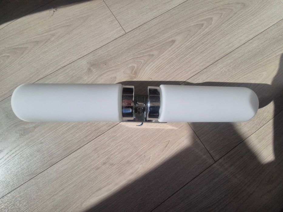 Lampka łazienkowa chrom/białe szkło