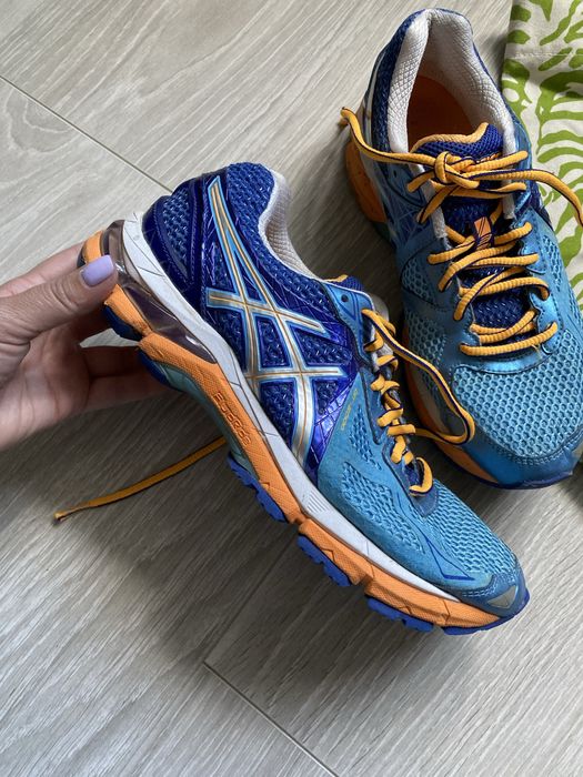 крутые кроссовки asics