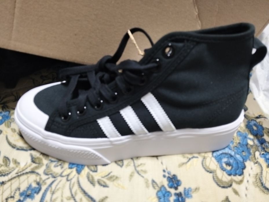 Vendo tênis das adidas novos