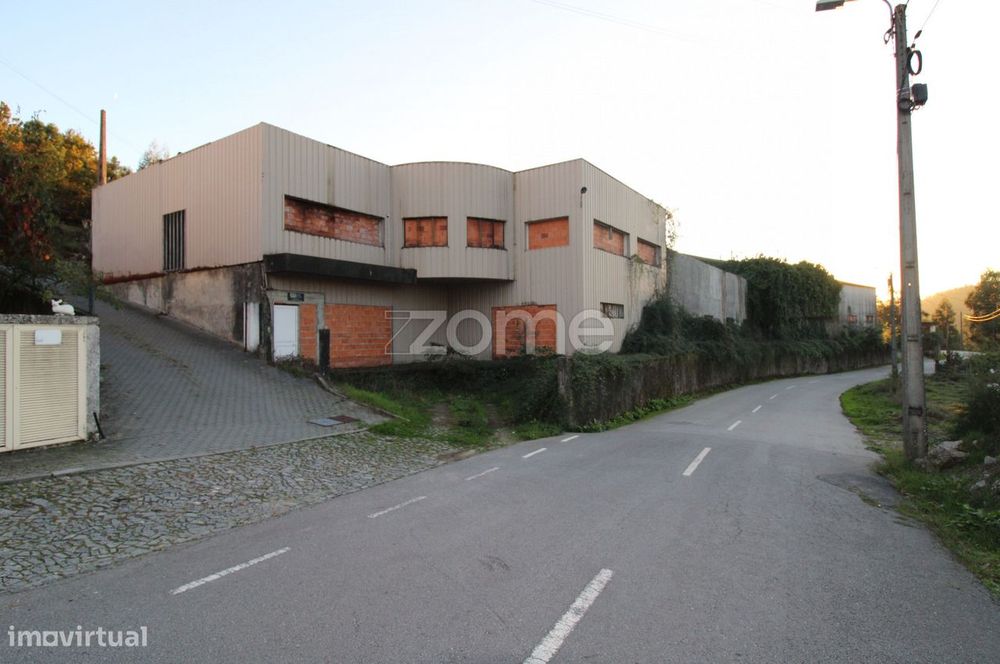 Armazém/Pavilhão-Ruína - Fafe
