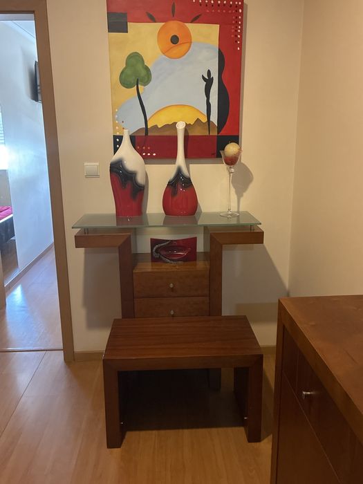 Movem de corredor,  loiça e mesa
