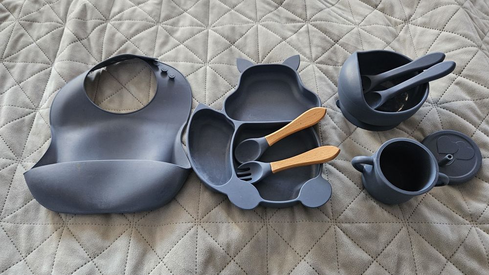 Zestaw do RD śliniak talerz sztućce miseczka  kubek