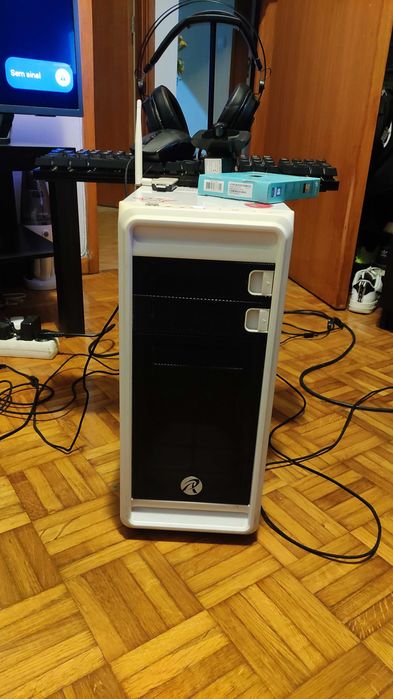 Computador Desktop (Ryzen 2400G / 16 GB / SSD 240 GB) + Periféricos