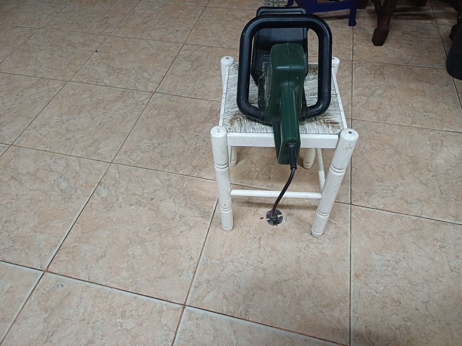 Vendo máquina de aparar Jardins