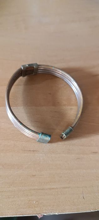 Два браслета стан на фото