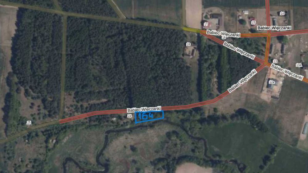 Działka nad rzeką w otoczeniu lasów