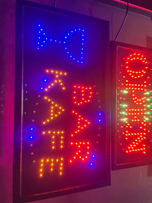 Napis led reklama oswietlenie